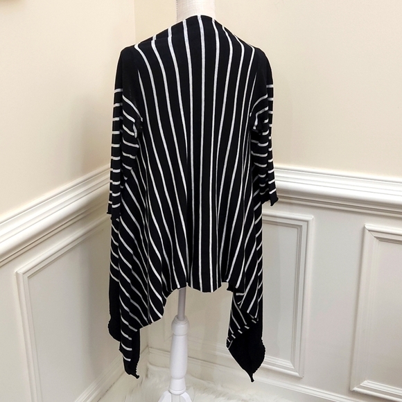 𝅺CARDIGAN Black/White Pin stripe - Picture 3 of 3